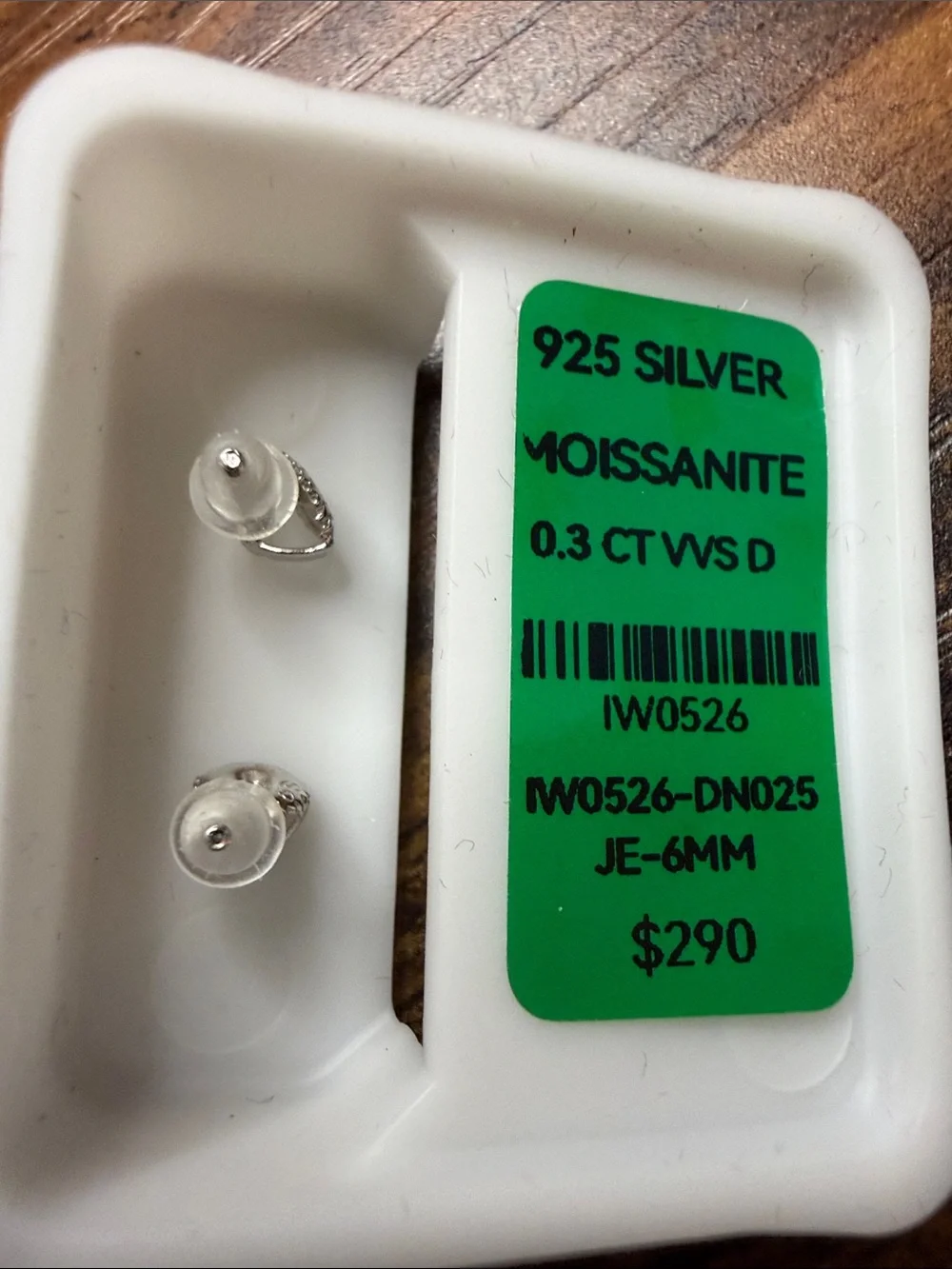 N/A sparkling moissanite
